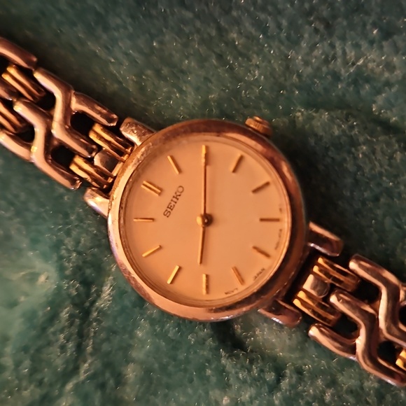 Seiko Two-Tone Gold and Silver Womens Watch - Picture 1 of 6